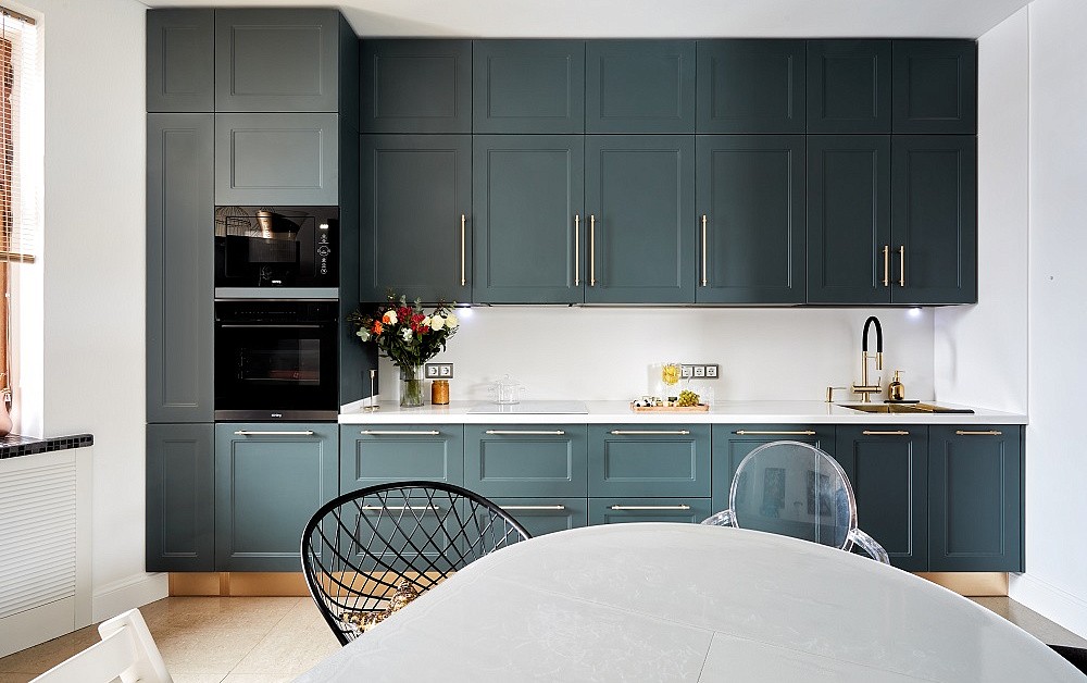 Кухня в английском стиле под потолок