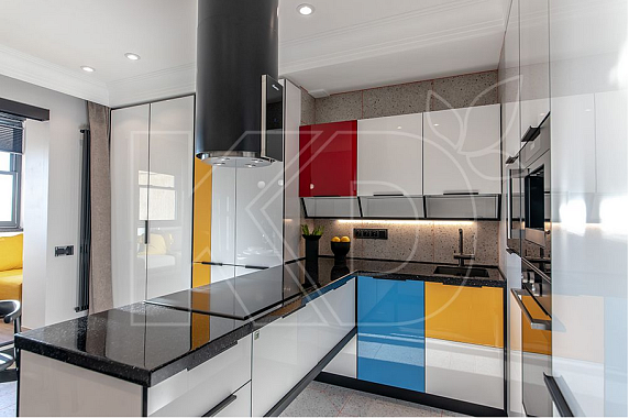 Белая кухня в стиле хай тек