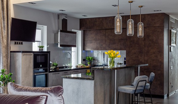 кухню в темных тонах