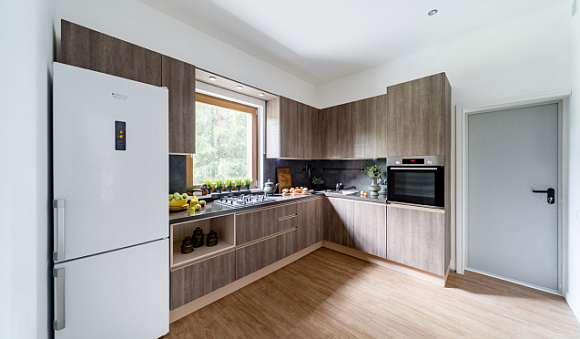 Коричневая кухня в Мурманске